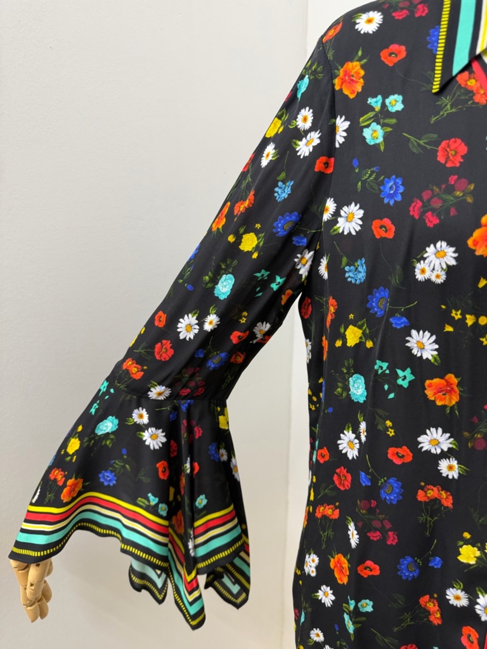 Alice + Olivia Randa Floral Print Bell Sleeve Botanical Ditsy Floral Size Medium - Picture 5 of 16